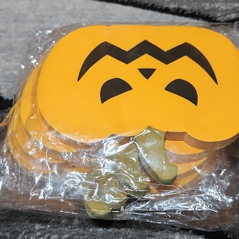 100 PIECE PUMPKIN-SHAPED DISPOSABLE PAPER NAPKINS
